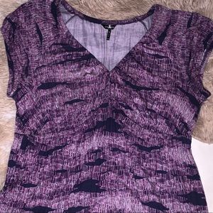 Daisy Fuentes purple and black blouse 💜🖤